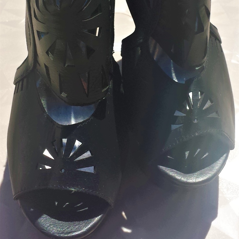 Black/Blue High Wedge Heels